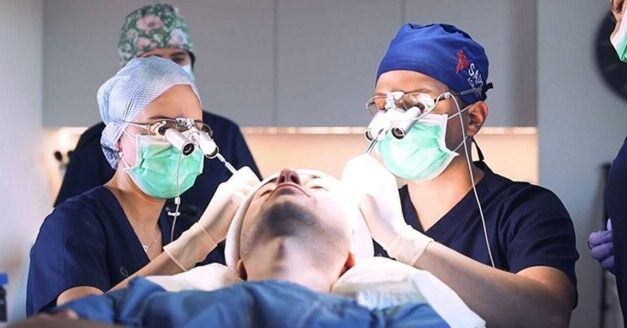 Przeszczep Włosów U Osób Starszych – Jakie Są Ograniczenia I Oczekiwania?