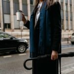 Czarny Płaszcz – Dlaczego To Must Have W Twojej Szafie?