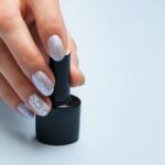 Dlaczego top hybrydowy ma kluczowe znaczenie dla trwałości manicure?