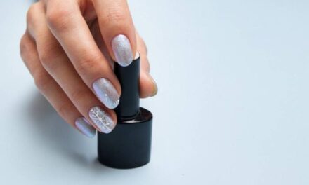 Dlaczego top hybrydowy ma kluczowe znaczenie dla trwałości manicure?